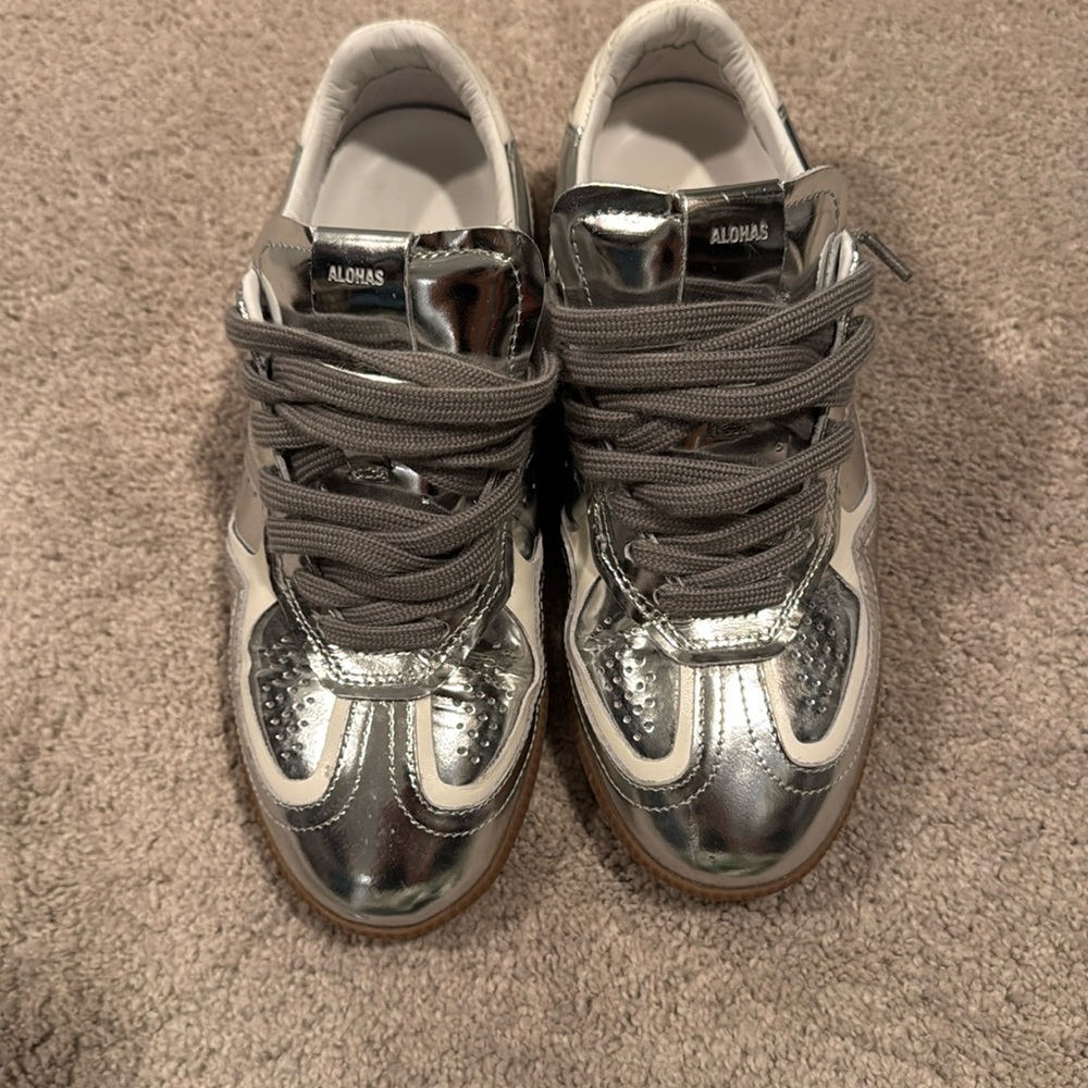 Alohas silver sneakers